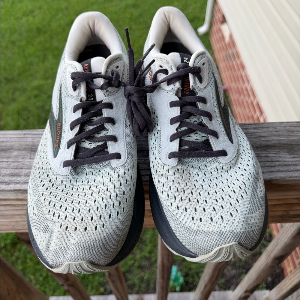 Women's Brooks Adrenaline GTS sneakers size 11